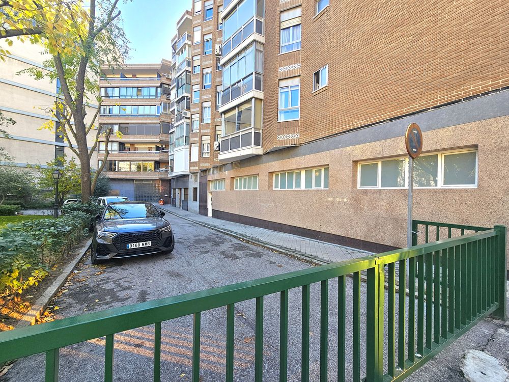 Cristo Rey – Piso muy luminoso con terraza y plaza de garaje